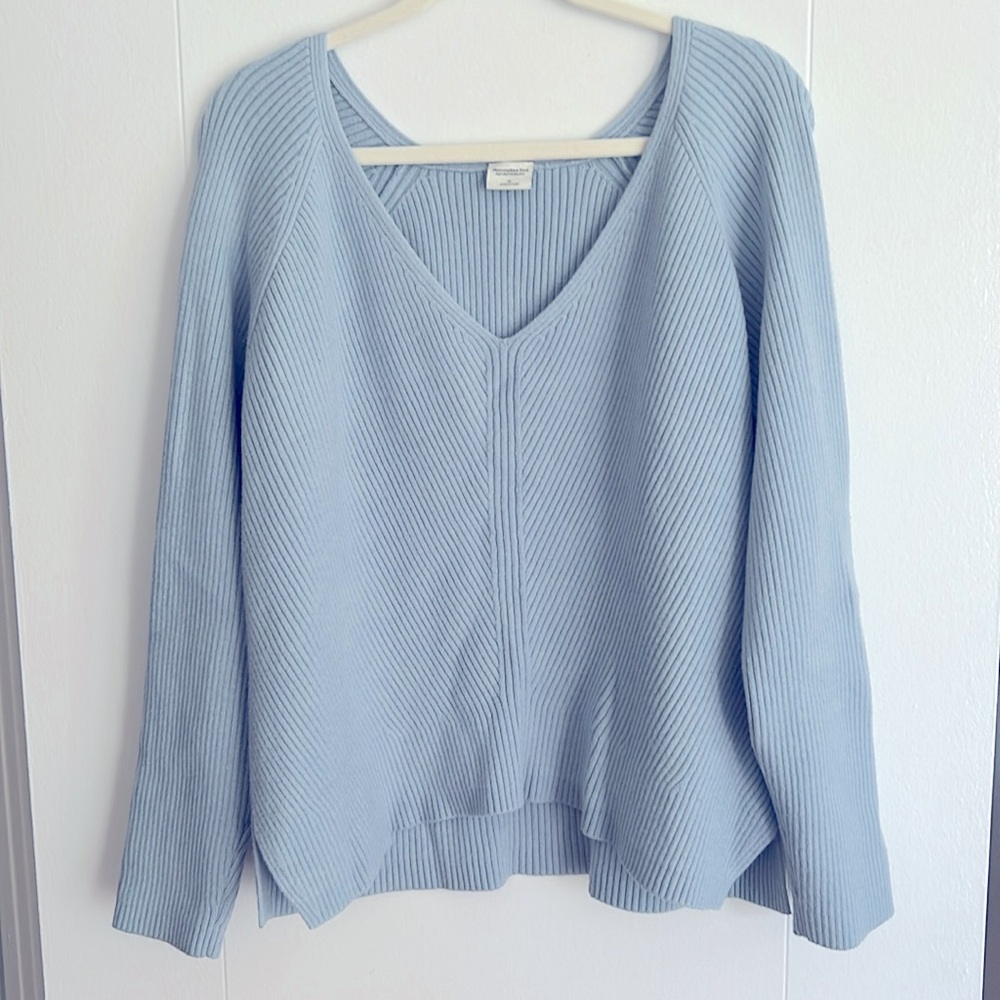 Abercrombie & Fitch Women’s Light Blue V-Neck Cozy Sweater